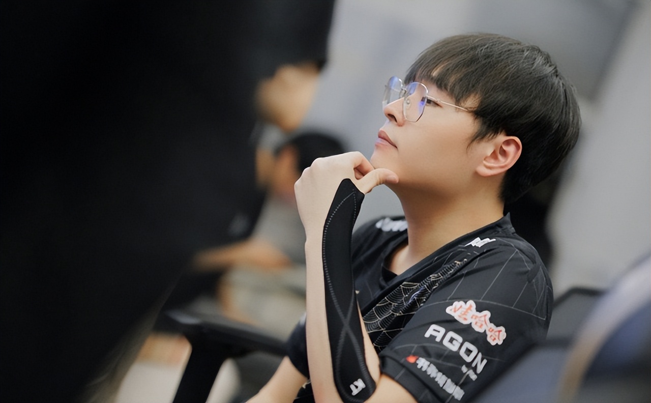 开云app登录入口-TheShy在RNG比赛中重返赛场，出色防守引发热议！赛场气氛高涨-开云app登录入口